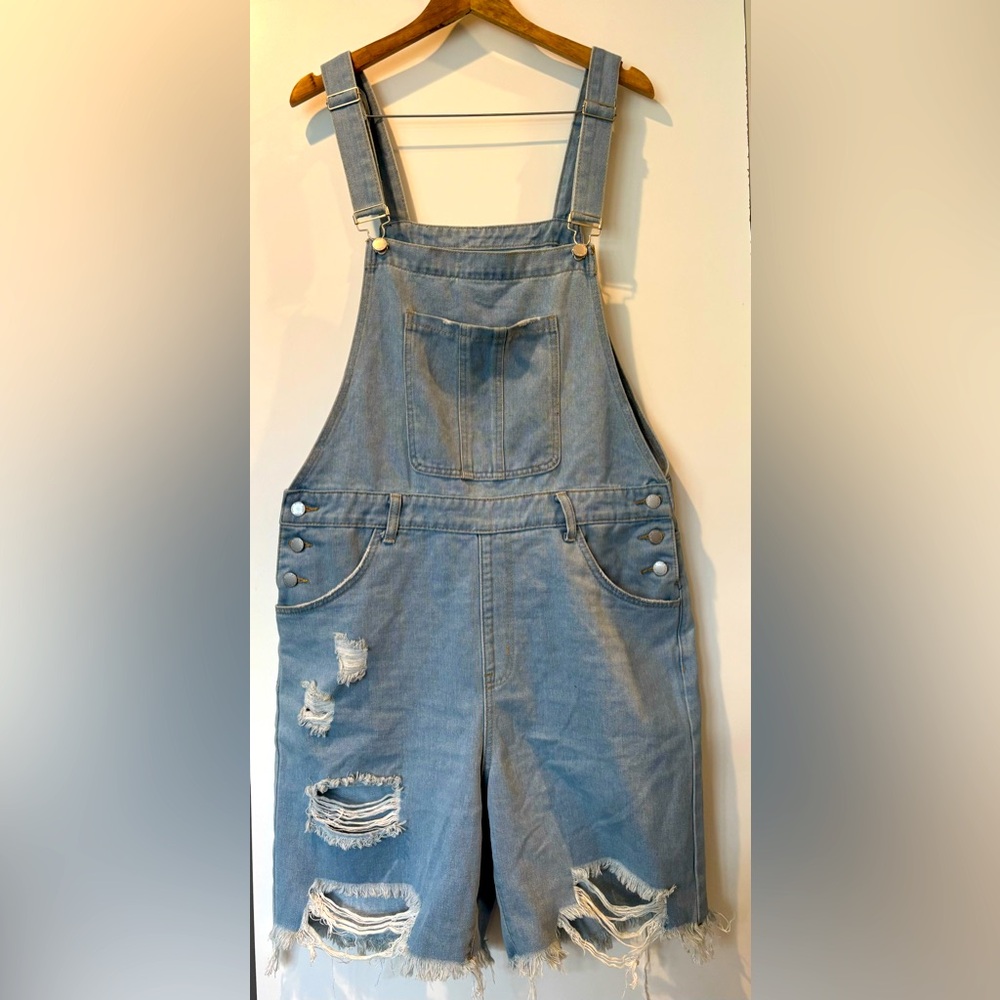 Manfinity faded & distressed denim overall shorts size XL NWT!